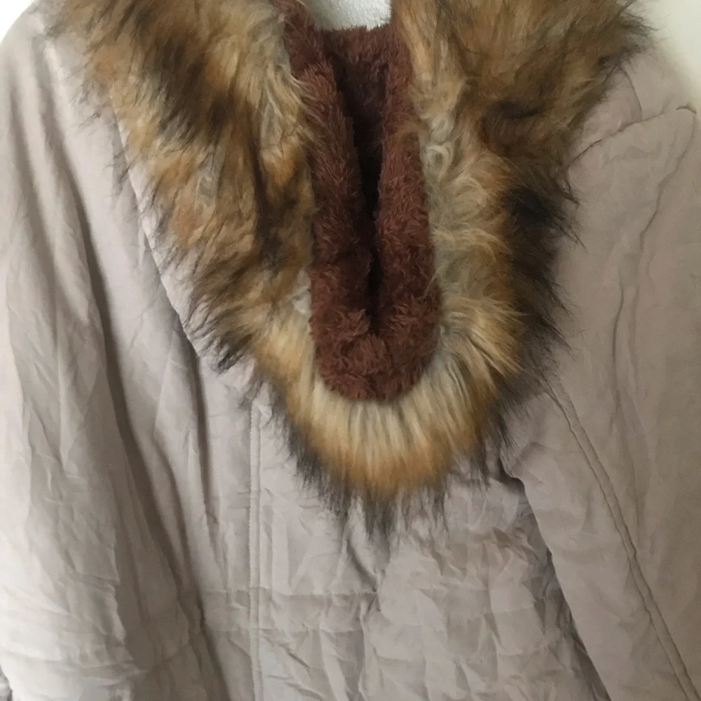Coat - Picture 2 of 3
